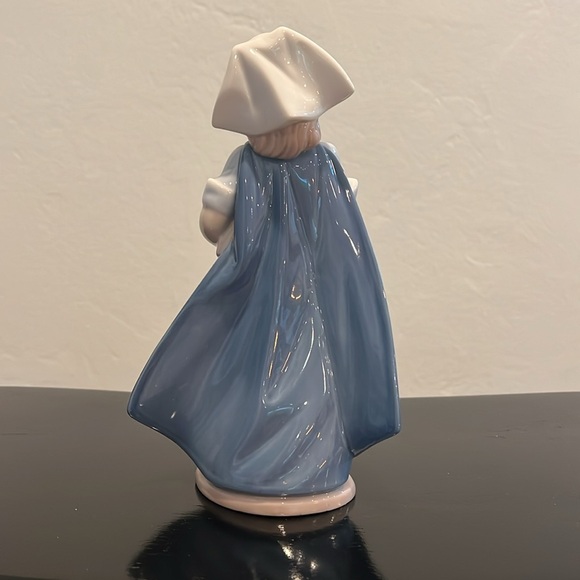 Lladro 6307 “Young Nurse” - Picture 4 of 8